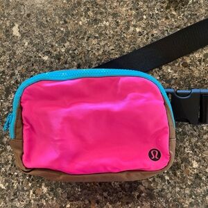 Lululemon Everywhere Belt Bag 1L Color block Pink